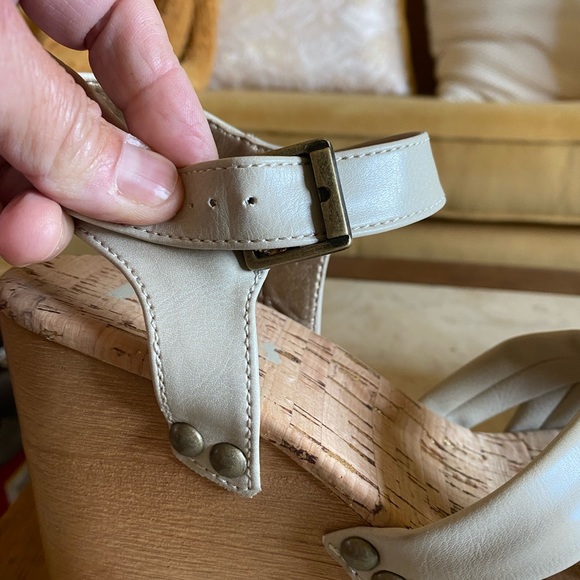 Korks wooden, heel wedge sandal NWB - Picture 4 of 9